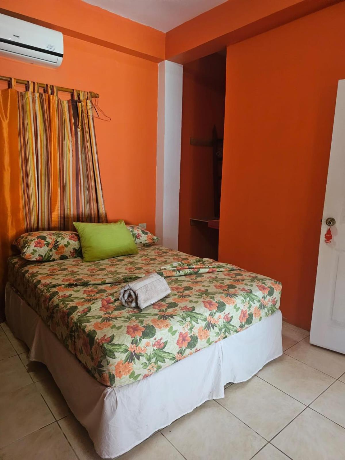 Fish Tobago Guesthouse Or Joy And Brandon Guesthouse Buccoo Zimmer foto