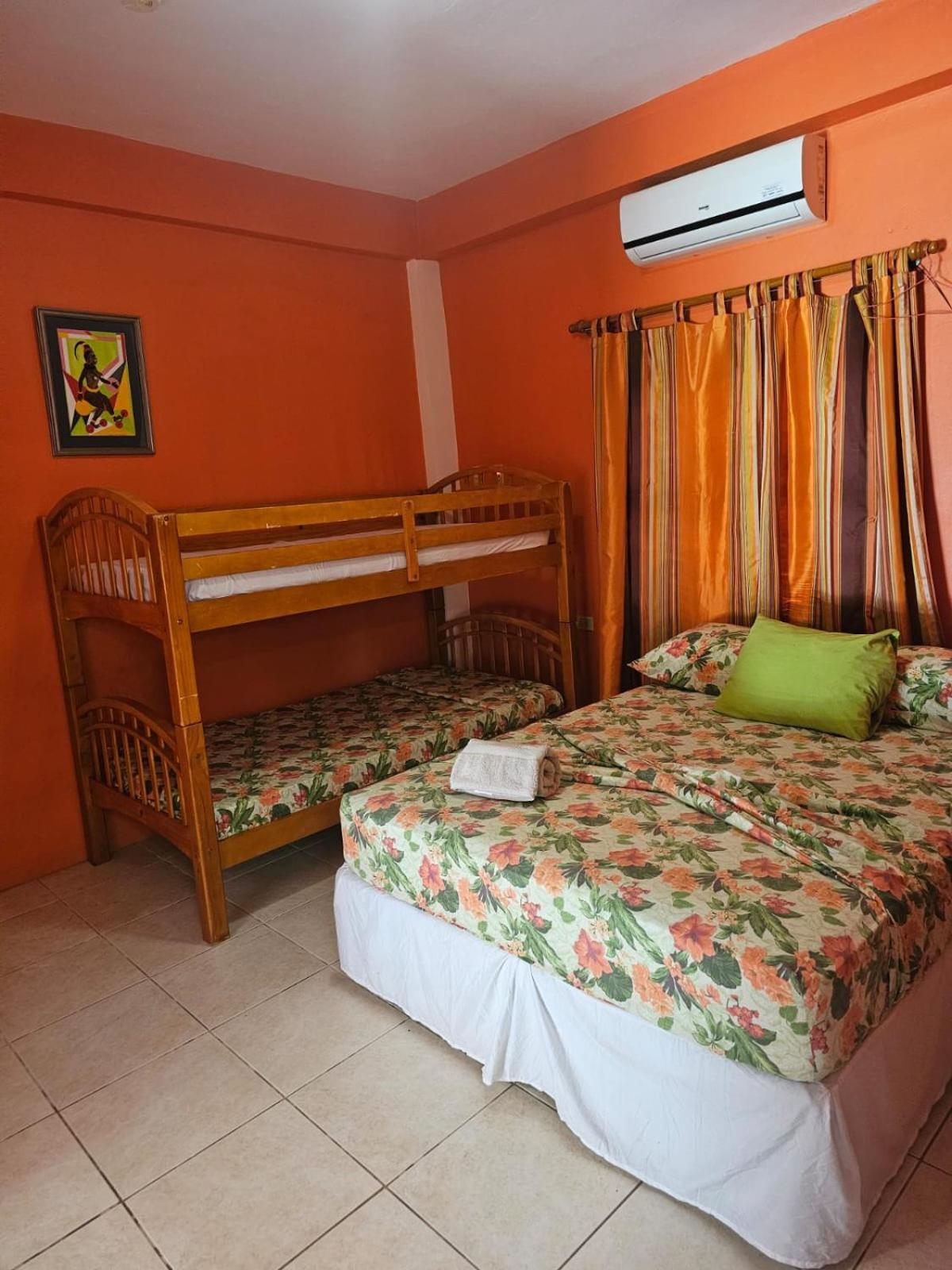 Fish Tobago Guesthouse Or Joy And Brandon Guesthouse Buccoo Zimmer foto