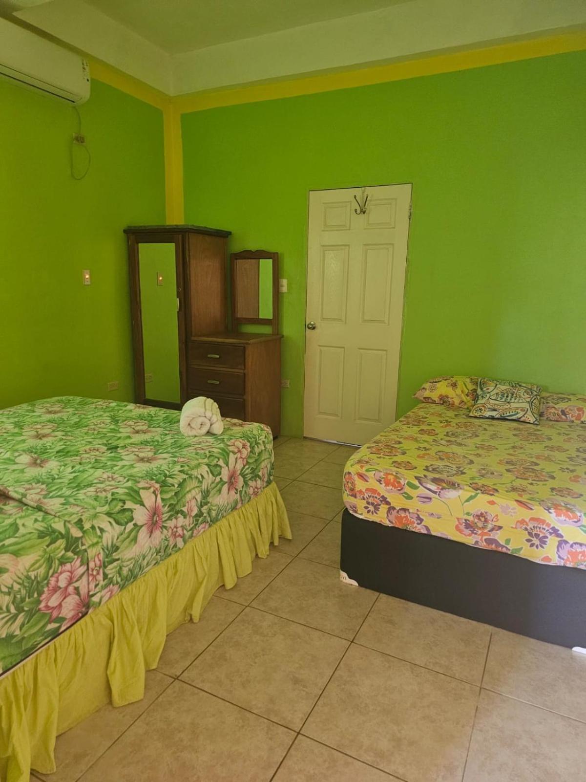 Fish Tobago Guesthouse Or Joy And Brandon Guesthouse Buccoo Zimmer foto